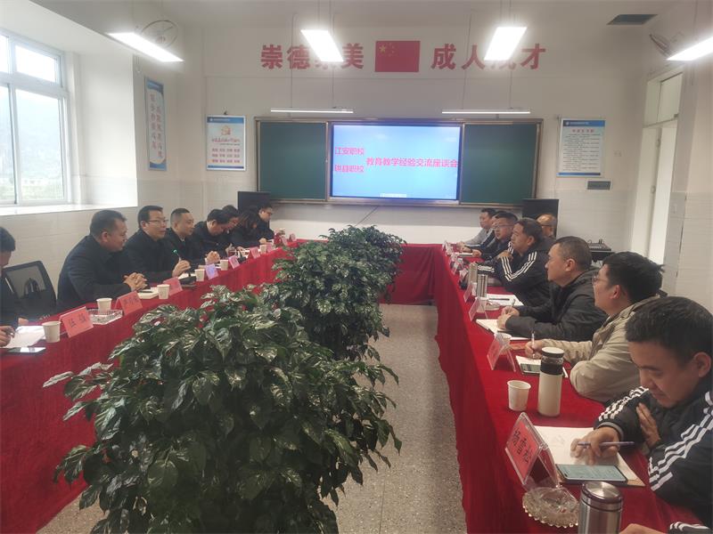 谭如凯介绍学校管理经验.jpg