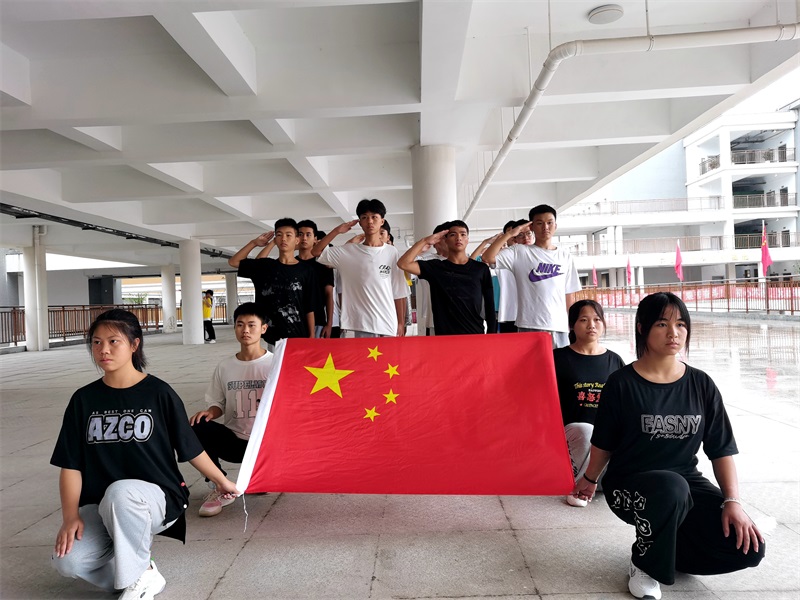 国旗宣誓.jpg